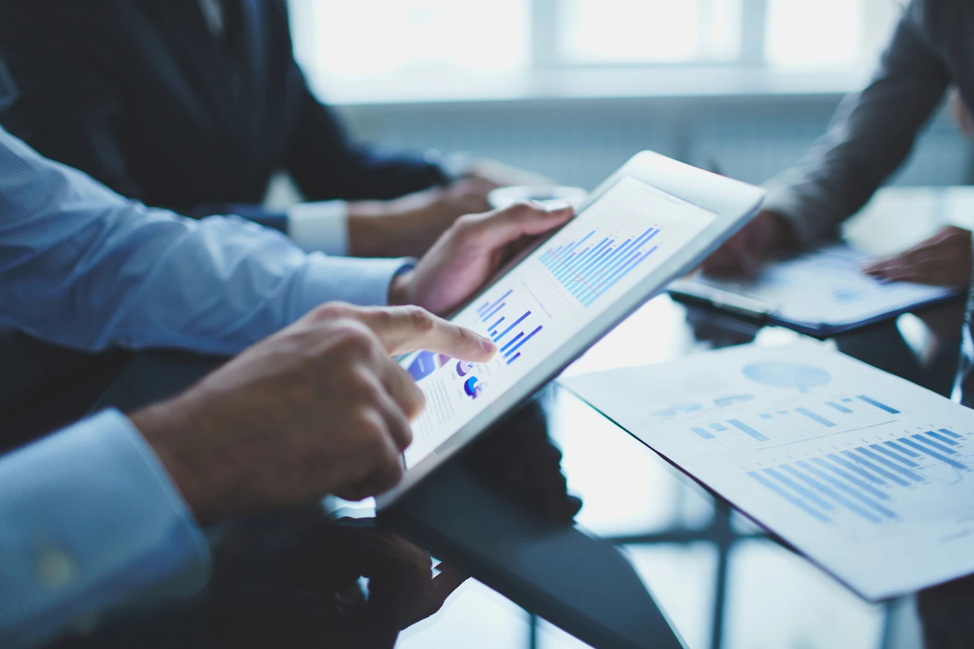 close-up-businessman-with-digital-tablet_1098-549